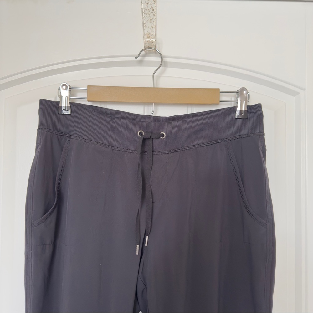 Athleta Size 6 Tall Black Brooklyn Ankle Pants Yoga, Athletic Pull On Pants - Picture 3 of 5